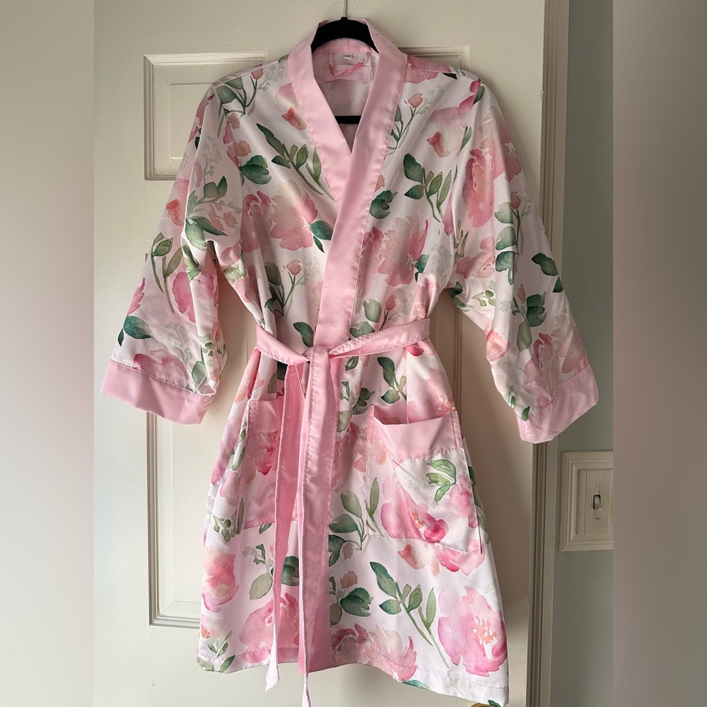Hello Gorgeous floral robe